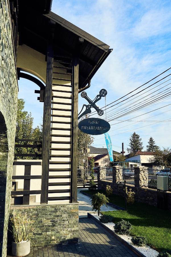 Boutique Hotel Casa Medievala Curtea De Arges Ngoại thất bức ảnh