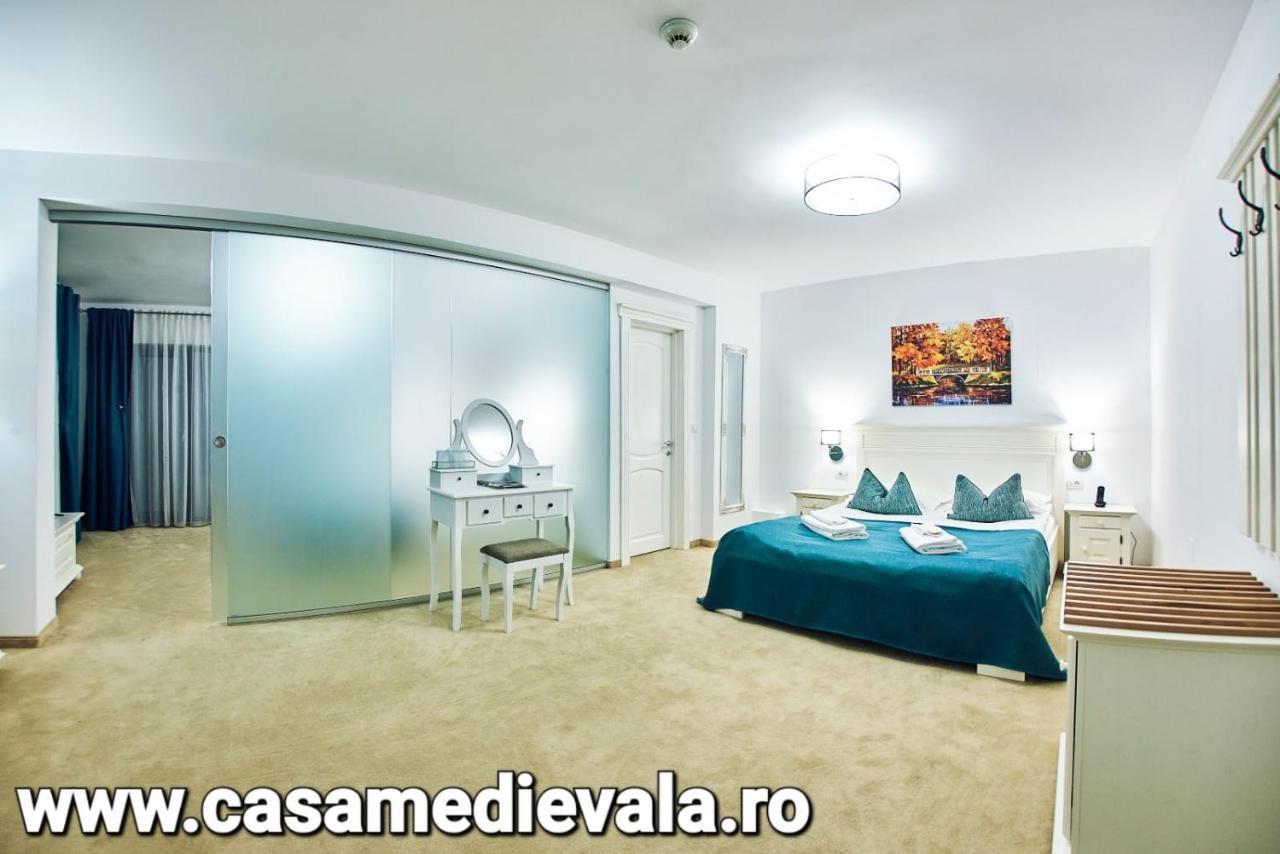 Boutique Hotel Casa Medievala Curtea De Arges Ngoại thất bức ảnh