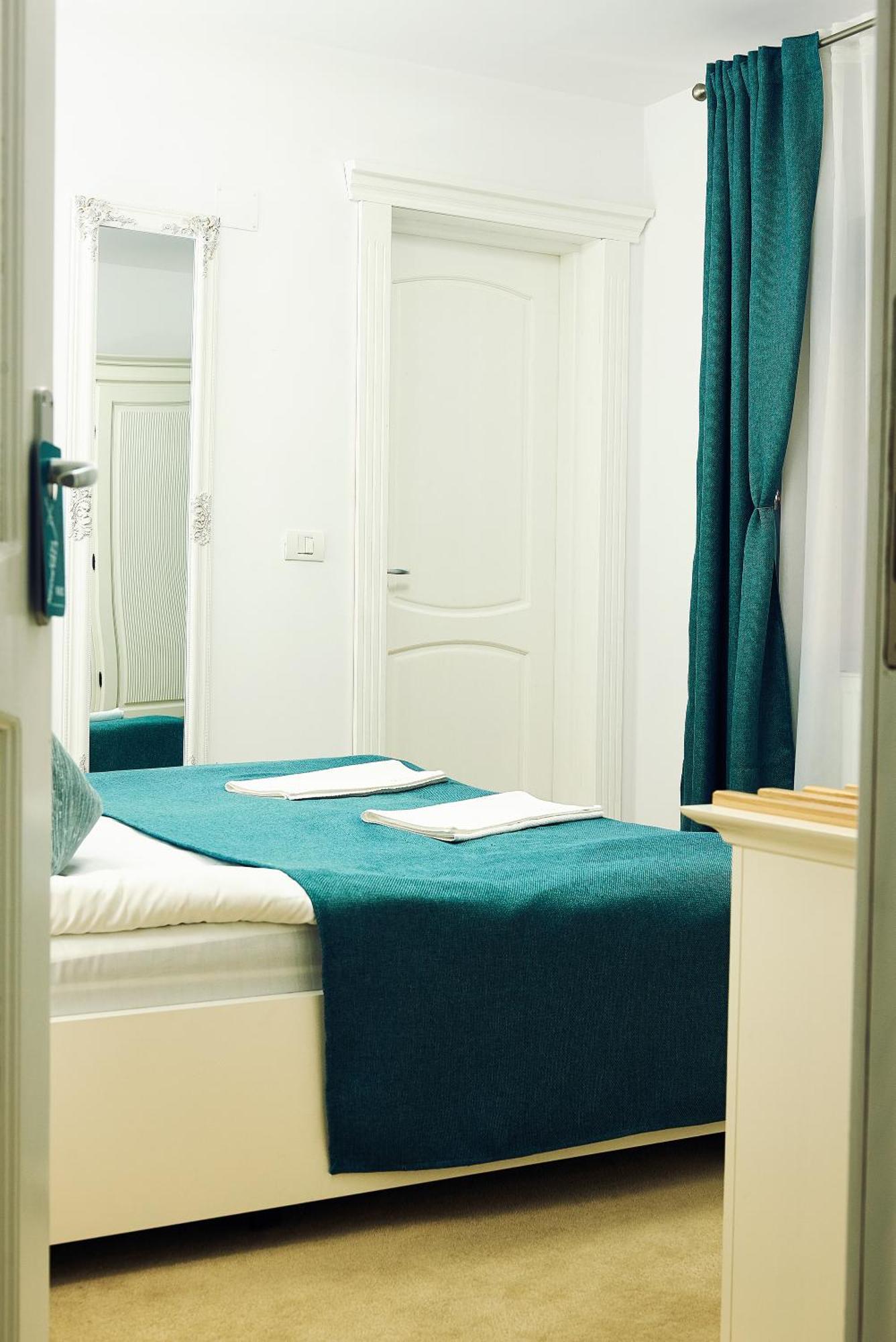 Boutique Hotel Casa Medievala Curtea De Arges Ngoại thất bức ảnh